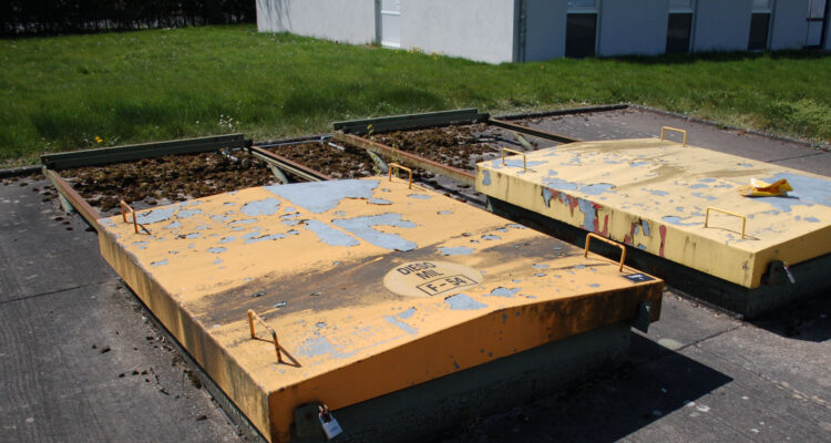 Unterirdischer Dieseltank auf einem alten Armeestützpunkt