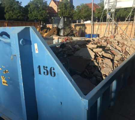 Container mit Bauschutt